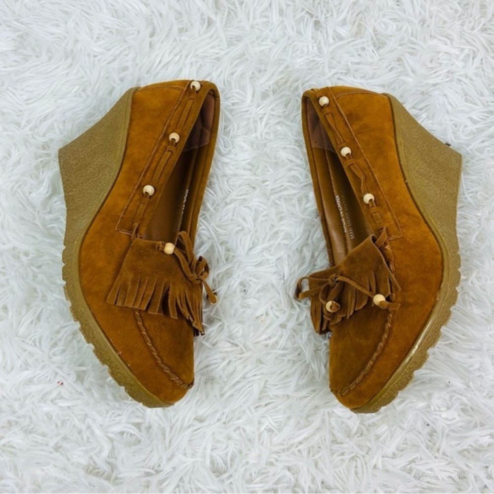 SHOES OF SOUL tan suede moccasin, heel wedge beaded shoes size 9